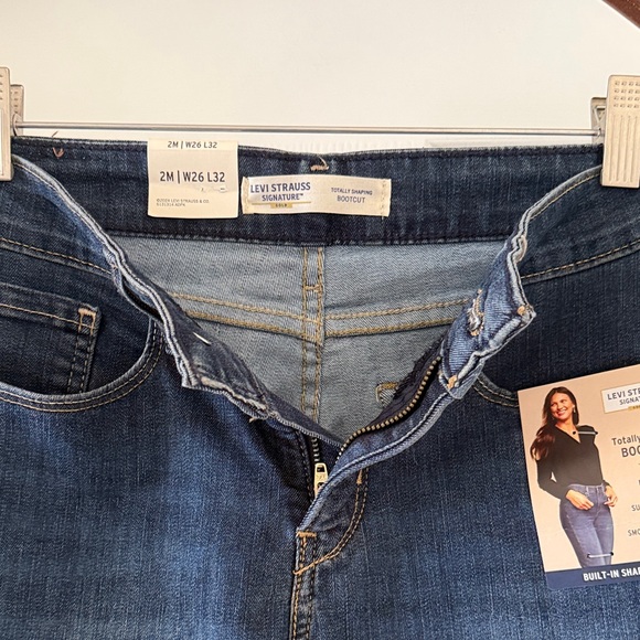 Levi Women's Dark Blue Bootcut Jeans - Picture 4 of 7